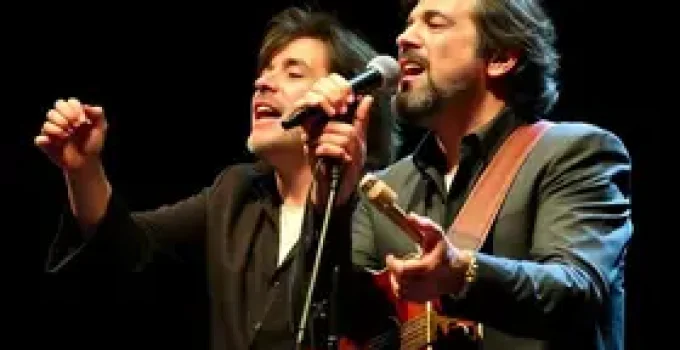 Alceu Valença e Alexandre Pires em Santos