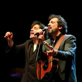 Alceu Valença e Alexandre Pires em Santos