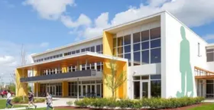 revitalização da escola em Santos