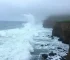 mar agitado e chuva